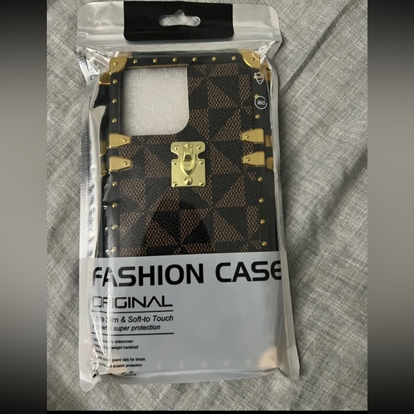 New in package iPhone 11 Pro Max 6.5 trunk case - Picture 2 of 2